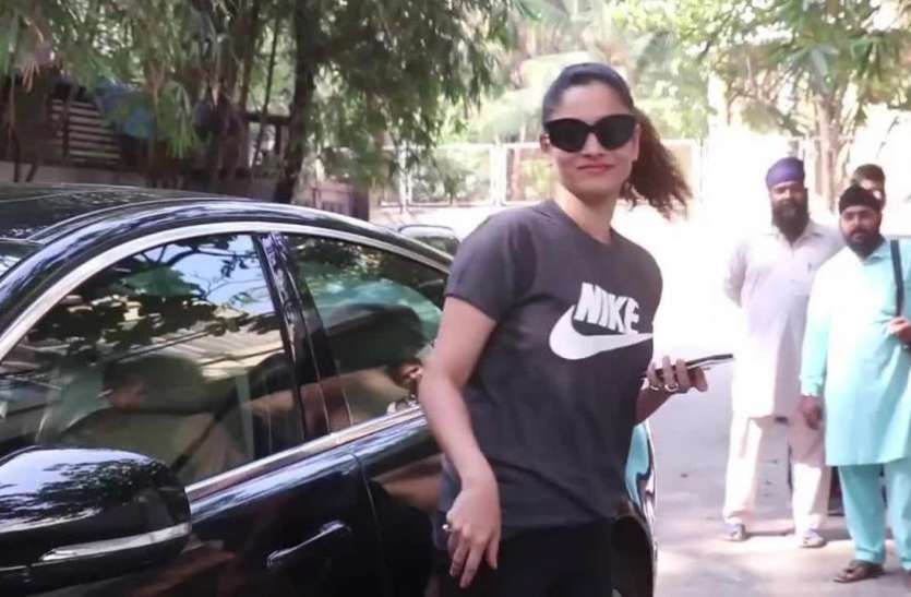 Manikarnika Star Ankita Lokhande Luxury Car - एक्स बॉयफ्रेंड सुशांत