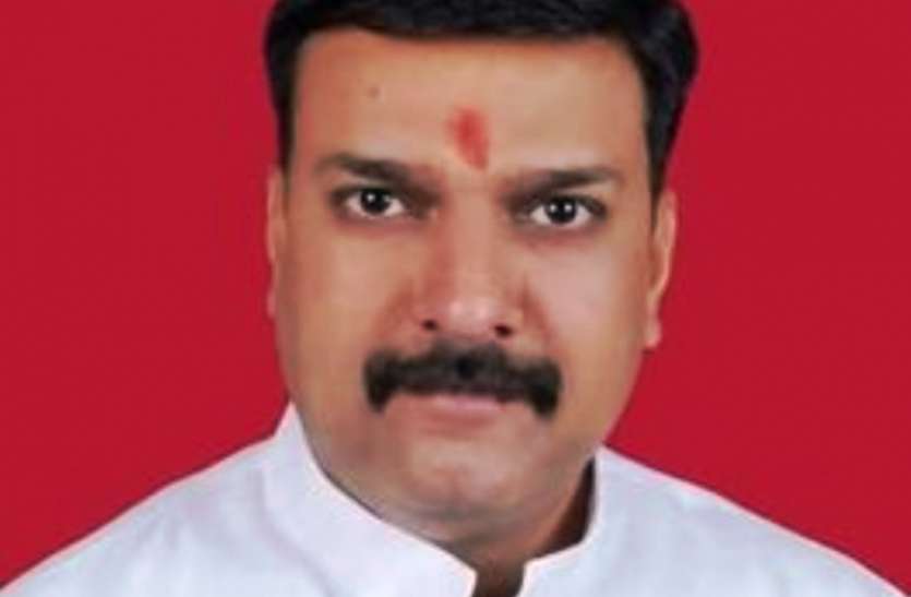 bjp-mla-shashank-trivedi-accused-of-killing-life-bjp-leader अपनी ही पार्टी के नेता की जान का दुश्मन बना योगी का ये विधायक, कभी भी करवा सकता है हत्या, बीजेपी में मचा हड़कंप