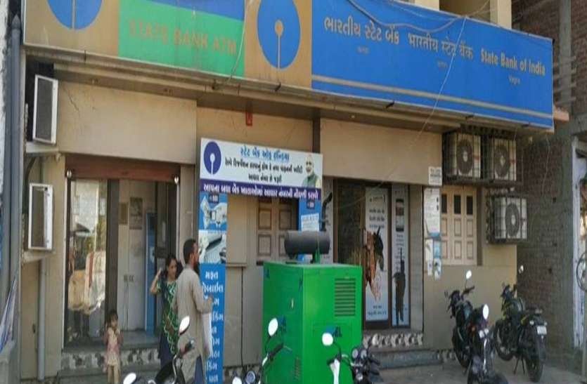 surat photo आज से छह दिन के बीच सिर्फ एक दिन खुलेंगे बैंक