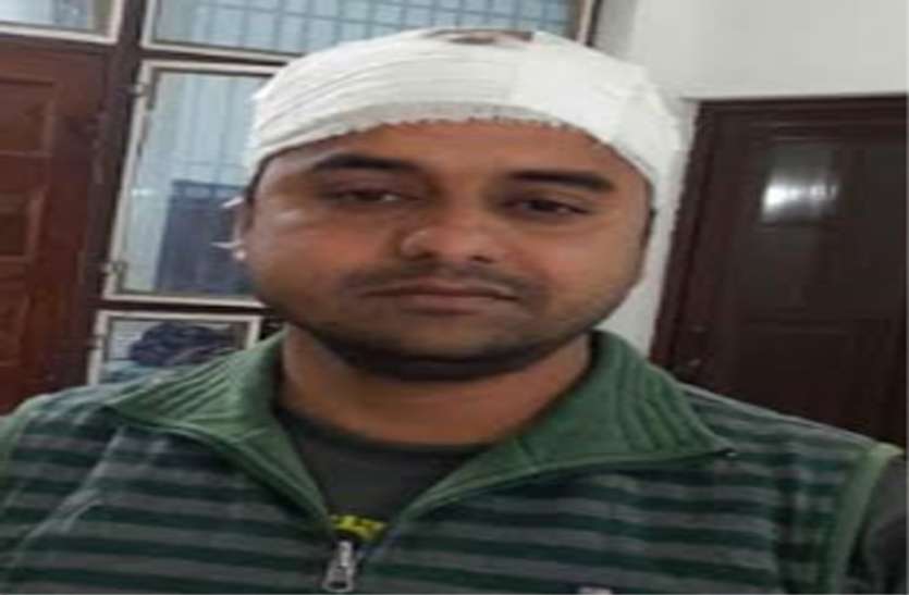dholpur news dholpur दिनदहाड़े कट्टे के बट से हमला कर लूट भागे मोबाइल व नकदी