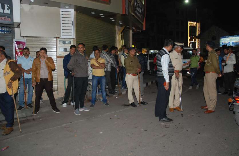patrika पार्किंग के विवाद को लेकर दो गुटों में झड़प