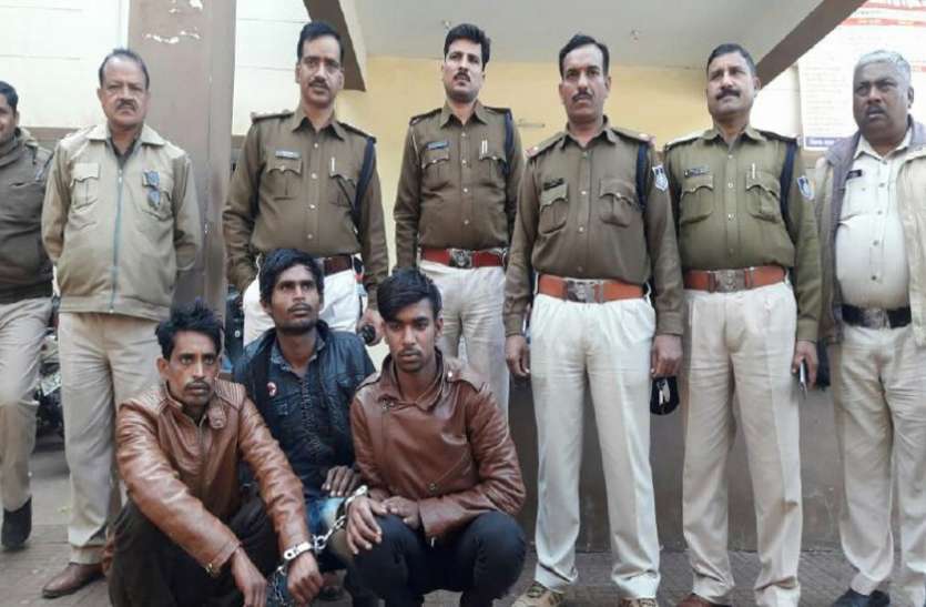 Misdemeanor of teenager and make porn videos दोस्त के साथ घूमने गई थी किशोरी, आरोपियों ने पहले वीडियो बनाया फिर लड़के से रुपए मांगे और किशोरी से किया बलात्कार