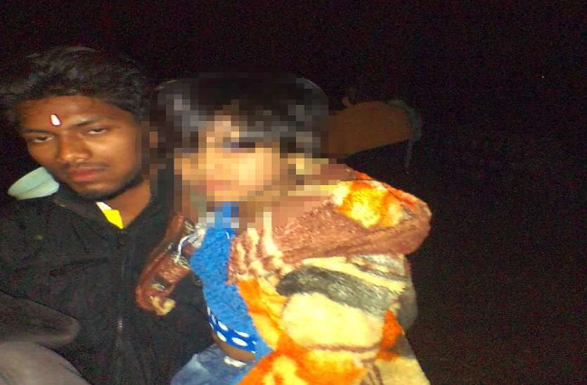 ग्रामवासियों की तत्परता से बच्ची सकुशल घर लौट आई Breaking : नाकाम रहा अपहरण का प्रयास, ग्रामवासियों की तत्परता से सकुशल घर लौट आई चार साल की बच्ची