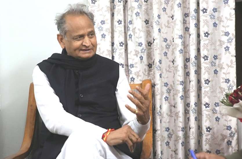 CM Ashok Gehlot directs officials for farmers fertilizers एक्शन में गहलोत, कृषि ऋण माफ़ करने के बाद अब किसान हित में उठाया ये बड़ा कदम