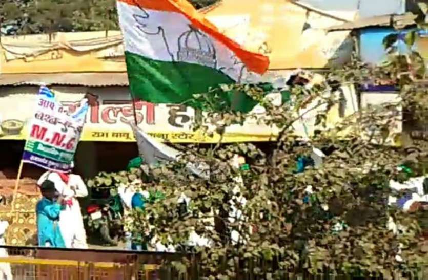 tiranga राष्ट्रीय ध्वज के अपमान का आरोप, हिंदु संगठनों ने की कार्रवाई की मांग