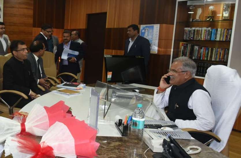 Chhattisgarh CM Chhattisgarh: CM भूपेश ने मंत्रियों को नए सिरे से सौंपी जिलों की कमान