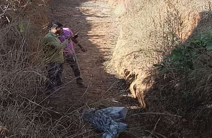 Dead body of girl Breaking News : नाले में पड़ा बंद बोरा खुलवाया तो निकली युवती की जली हुई लाश, डॉक्टर और पुलिस ने बताई ये बड़ी बात