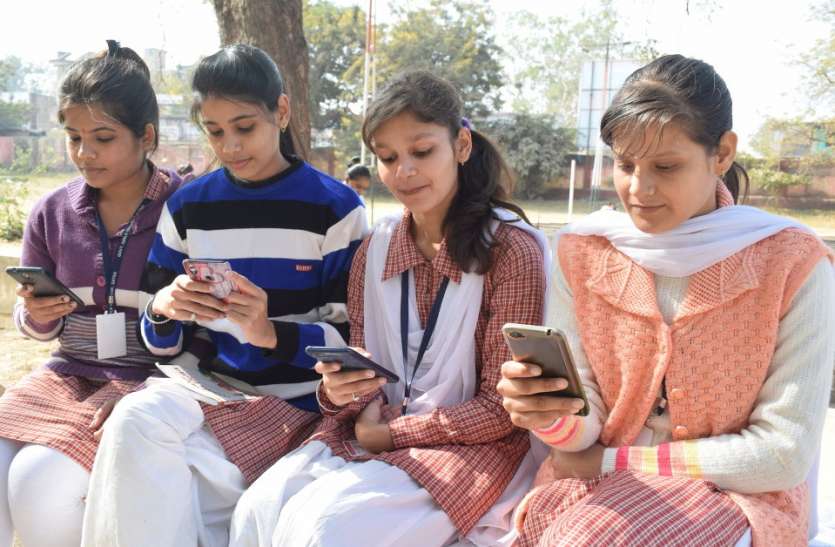Be careful in public Wi-Fi पब्लिक वाई-फाई में रहें सावधान