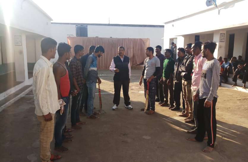 Reading the game in prison जेल में चल रहा खेल, पढि़ए पूरी खबर
