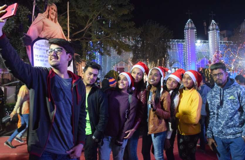 Christmas Eve, Happyness, Fun and Selfie क्रिसमस ईव, हैप्पीनेस, मस्ती और सेल्फी