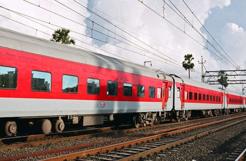 train अब LHB कोच से चलेगी ये दो सुपरफास्ट ट्रेन, जानिए इनकी खासियत