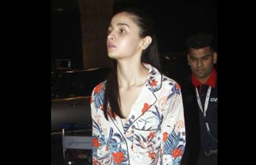  Alia  Bhatt  In Night  Suit Latest Photos    