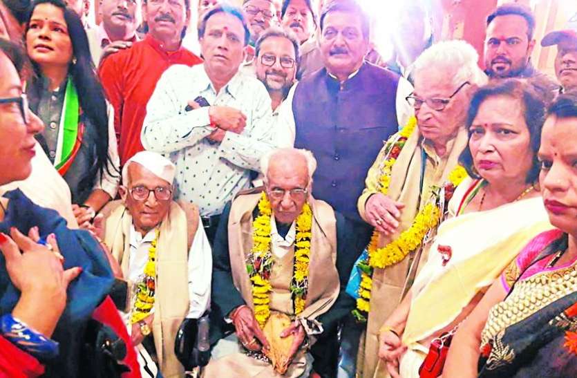 congress सत्ता मिलते ही बदला नजारा, कांग्रेस कार्यालय में सालों बाद दिखी कार्यकर्ताओं की भीड़