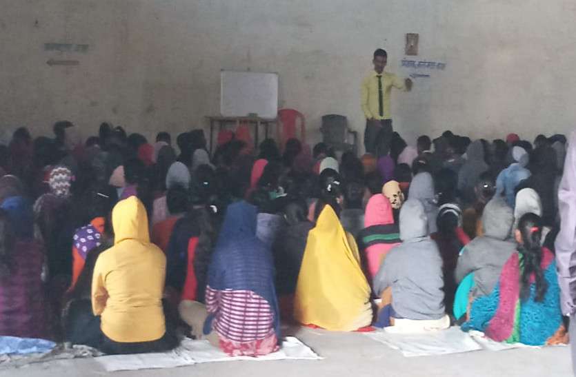 माह भर में लखपति बनने का दिया जा रहा लालच, बदले में ले रहे 12 हजार
