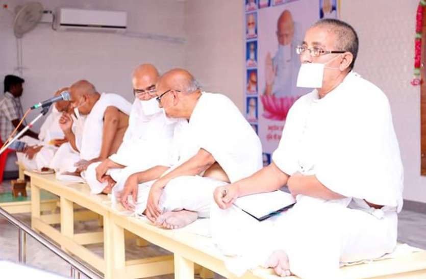 The first condition to achieve accomplishment in life is humility जीवन में सरल बनने की करें कोशिश