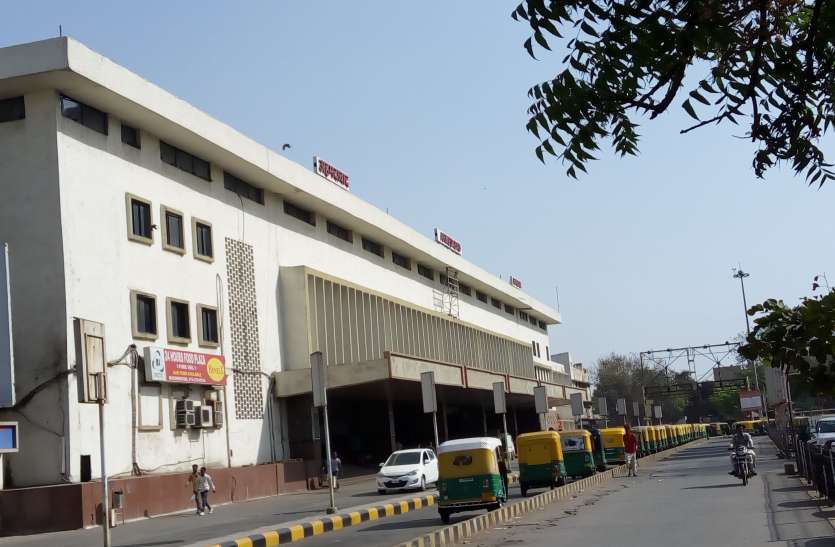 ahmedabad railway station अहमदाबाद स्टेशन के प्लेटफार्म एक दो जनवरी से रहेगा बंद