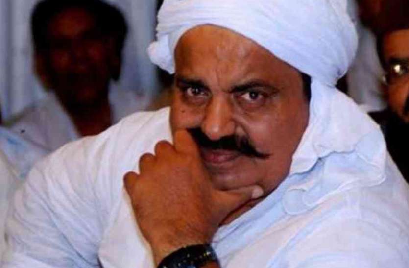 Atique Ahmed प्रापर्टी डीलर को अगवा कर जेल में पिटाई मामले में हुई कार्रवाई, अतीक अहमद के बेटे की भी तलाश जारी