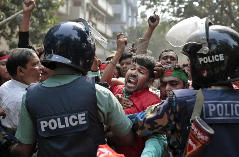bangladesh elections voting clash erupted between two parties many injured बांग्लादेश चुनाव: वोटिंग के दौरान दो गुटों में झड़प, एक की मौत, 10 घायल