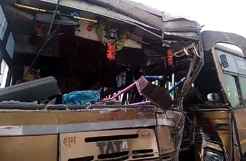 moradabad कोहरे का कहर: नैनीताल हाइवे पर यात्रियों से भरी बसों में आमने-सामने भिडंत,एक दर्जन यात्री घायल