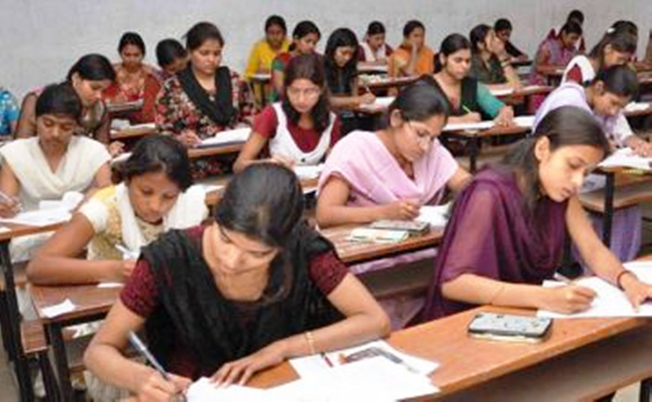 up board wrote mrs before names of girl students replace kumari 40 हजार नाबालिग छात्राओं का हो गया विवाह