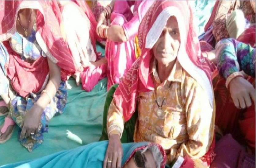 chirawa news कुतुबपुरा में धरने पर बैठी दो महिलाओं की तबीयत बिगड़ी