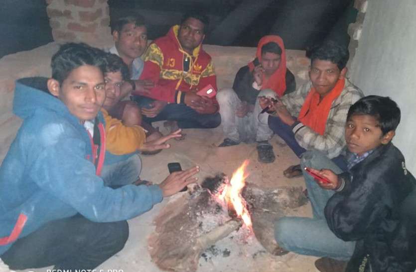 Weather : शीतलहर की चपेट में शहर, छह दिन बच कर रहें, मौसम विभाग ने जारी किया अलर्ट Weather : शीतलहर की चपेट में शहर, छह दिन बच कर रहें, मौसम विभाग ने जारी किया अलर्ट