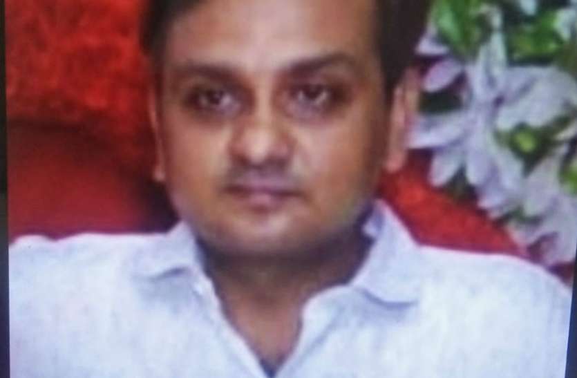 agra police, crime news, up crime news, thana tajganj बीएसएनएल कर्मचारी की बाइक और शव नाले में मिलने से मची सनसनी