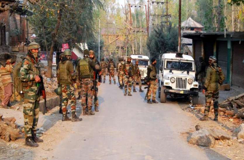 Indian army बारामुला: सोपोर में सुरक्षाबलों का सर्च ऑपरेशन जारी, इलाके में कई आतंकियों के छिपे होने की आशंका