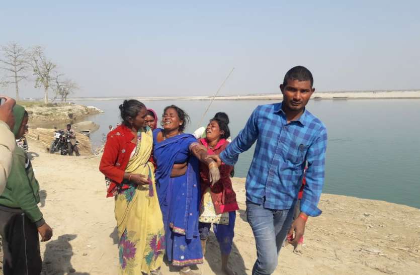 lakhimpur kheri जंगल में लकड़ी बीनने गए युवक को हाथियों ने पटक कर मार डाला