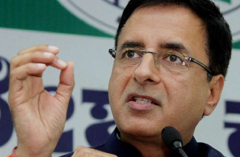 surjewala कांग्रेस का मोदी सरकार पर हमला, सुरजेवाला ने पूछा- अगस्ता वेस्टलैंड को ब्लैकलिस्ट से बाहर क्यों किया?