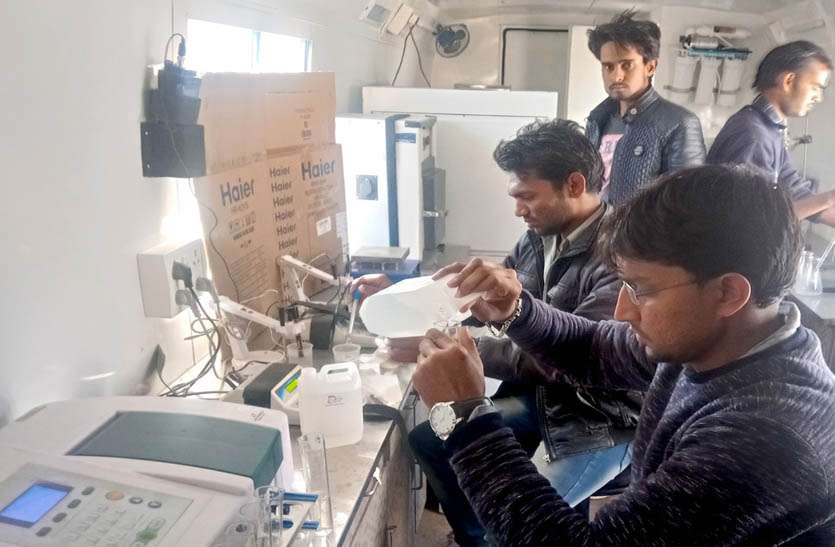villagers-forced-to-drink-fluoride-water फ्लोराइड की जद में जिले के 500 गांव, डी-फ्लोरोनेशन यूनिट भी नहीं हो रहे कारगर साबित