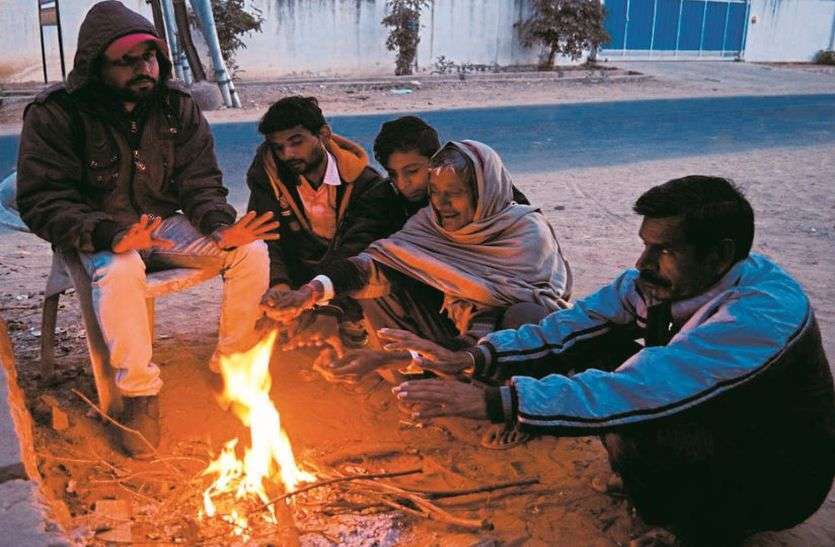 शनिवार रात रही सीजन की सबसे सर्द रात शनिवार रात रही सीजन की सबसे सर्द रात, पांच डिग्री गिरा जयपुर का तापमान