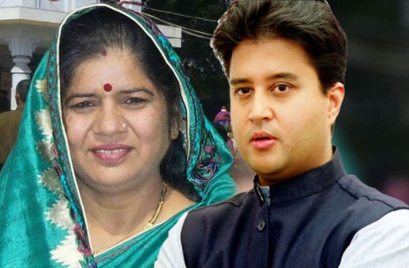 jyotiraditya scindia कमलनाथ की मंत्री ने कहा-सिंधिया मुझे झाड़ू भी पकड़ा दें तो मैं खुश रहूंगी, उनके कारण ही मिला है मंत्रालय