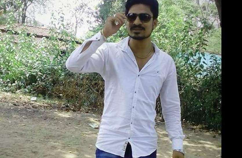 Manoj Singh suicide Breaking News : ब्लैंक चेक में शहर के बड़े होटल संचालक का नाम लिखकर युवक ने लगा ली फांसी, सुसाइड नोट में लिखा ये