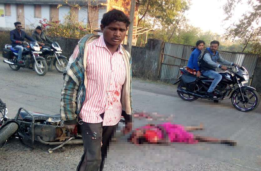 दर्दनाक हादसा : एटीएम से पैसे निकालकर लौट रहे दंपती को ट्रेलर चालक ने मारी ठोकर, पत्नी की मौत दर्दनाक हादसा : एटीएम से पैसे निकालकर लौट रहे दंपती को ट्रेलर चालक ने मारी ठोकर, पत्नी की मौत