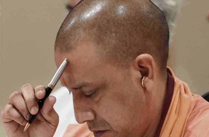 Yogi Adityanath योगी सरकार में बड़ा घोटाला, करोड़ों की खाद बंटने से पहले ही हो गई गायब