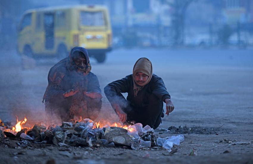 Cold Wave Conditions In North India - उत्तर भारत में सर्दी का सितम जारी, ठंड से ठिठुर रहे हैं लोग | Patrika News