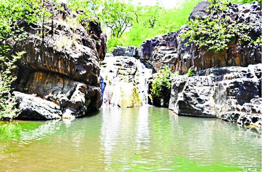 waterfall अगर 2019 की शुरुआत सैर-सपाटे के साथ करना चाहते है तो जल्दी करें, वरना फुल हो जाएंगे ये स्पॉट