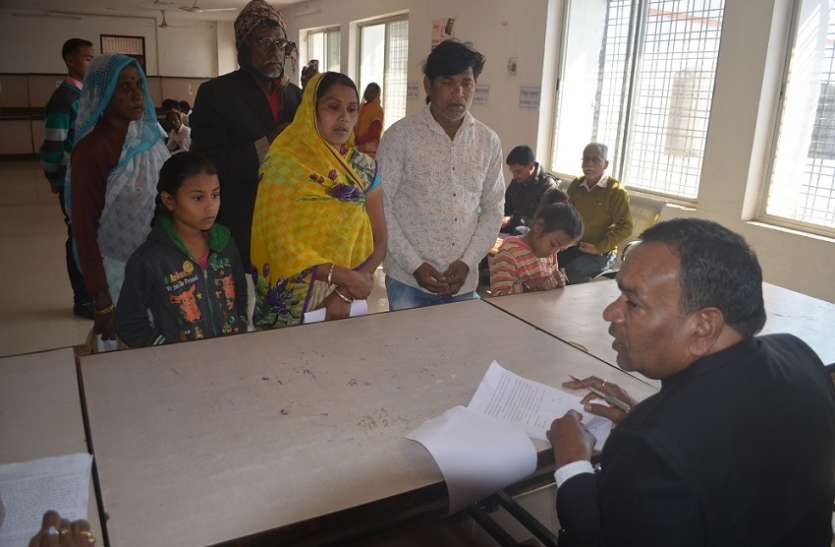 balaghat एक वर्ष बीता, नहीं मिली फसल बीमा की राशि