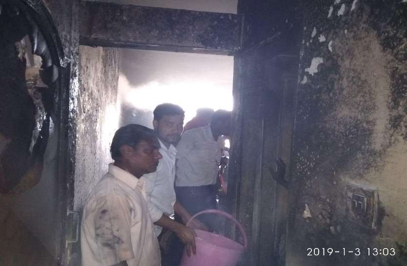 fire गैस के रिसाव से सेंट्रल पाइंट में लगी आग, कर्मचारियों ऐसे बचाई अपनी जान