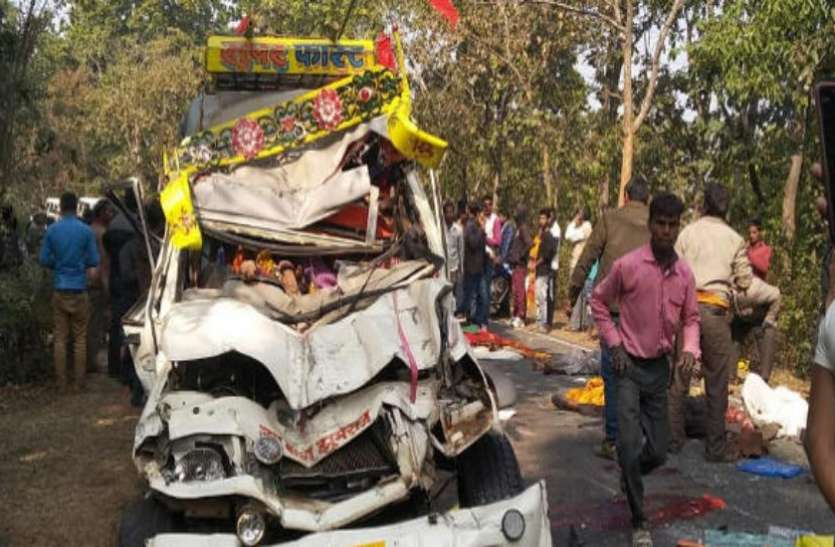 accident झारखंड में दर्दनाक हादसा, दो गाड़ियों में जबरदस्त भिड़ंत, सड़क पर बिछ गई लाशें