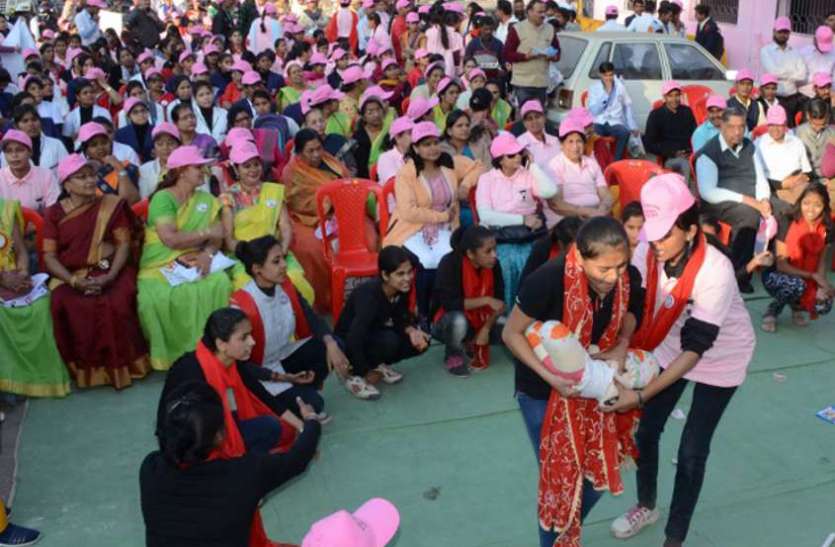 beti bachao beti padhao rally in sagar नुक्कड़ नाटक, रैली से दिया बेटी बचाओ-बेटी पढ़ाओ का संदेश