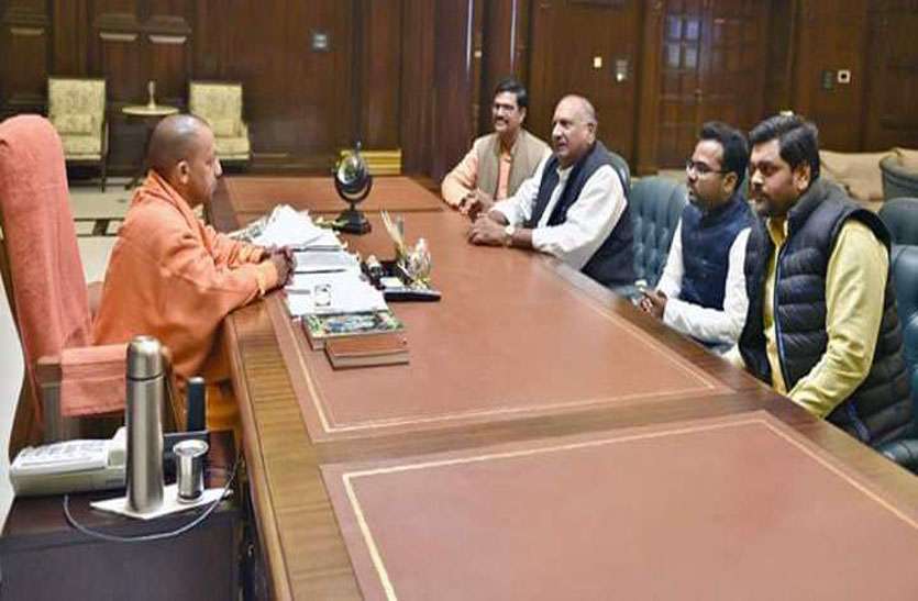 kisan सीएम योगी के दरबार में पहुंचा बुन्देलखण्ड के किसानों का दर्द सांसद ने कर डाली यह बड़ी मांग
