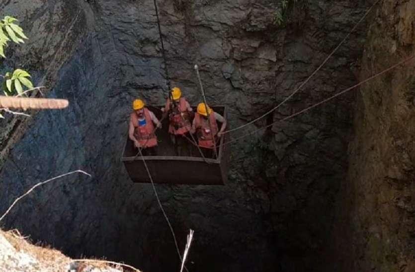 coal mine कोयला खदान मामला:सर्वोच्च न्यायालय की कड़ी टिपण्णी-बचाव एंव राहत कार्य अर्प्याप्त,जैसे भी हो लोगों को बाहर निकाला जाए