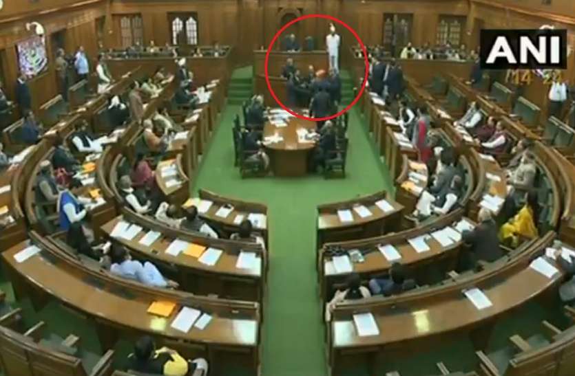 Delhi Assembly दिल्ली विधानसभा से बाहर निकाला गया भाजपा विधायक को, सिरसा ने पगड़ी उछालने का लगाया आरोप