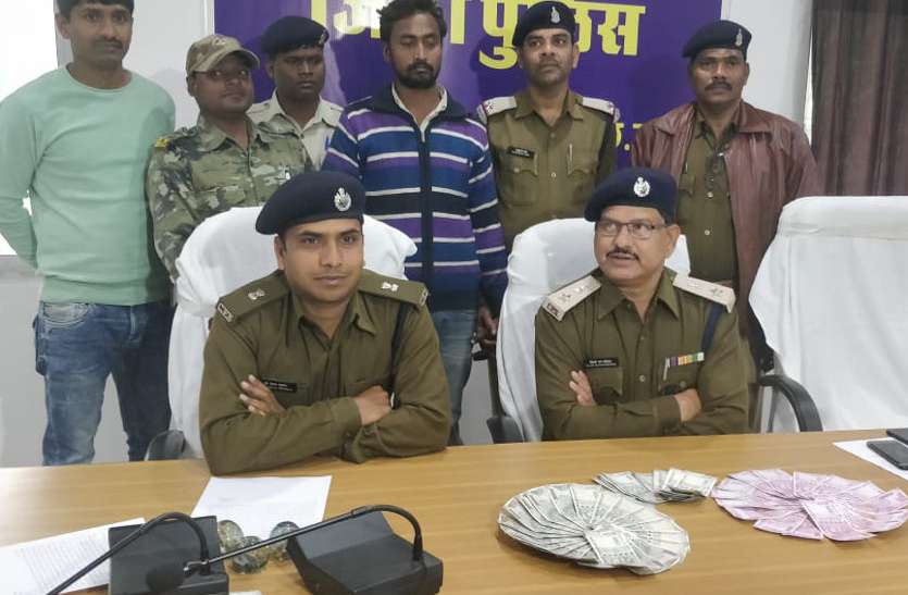 Fake note accused arrested 6 बॉटल पानी खरीदकर दुकानदार को दिया 500 का नोट, पुलिस तक पहुंची बात तो सामने आई घिनौने धंधे की सच्चाई
