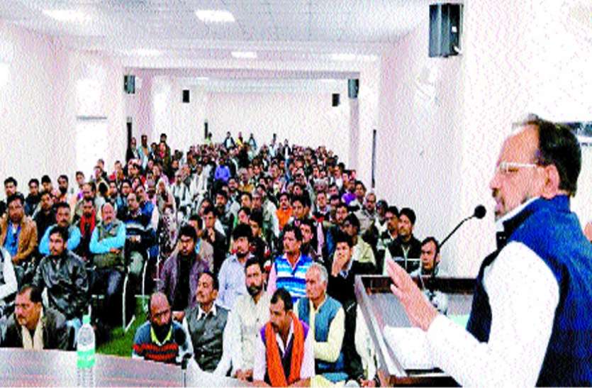 Former Panchayat Minister Gopal Bhargava blames state government पूर्व पंचायत मंत्री ने कहा-प्रदेश सरकार के इस निर्णय से रुक जाएगा विकास