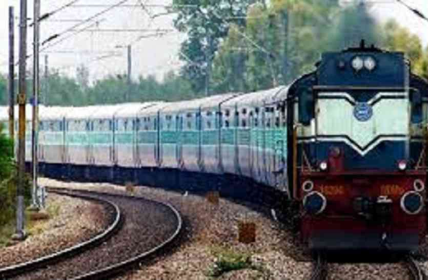 railway passengers पांच यात्रियों को ठंडा पिलाकर किया बेहोश, लूटा