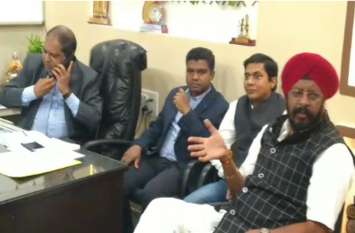 Congress MLA Kuldeep Juneja meeting with doctors of Ambedkar Hospital कांग्रेस विधायक कुलदीप जुनेजा ने अंबेडकर अस्पताल के डॉक्टरों के साथ की बैठक