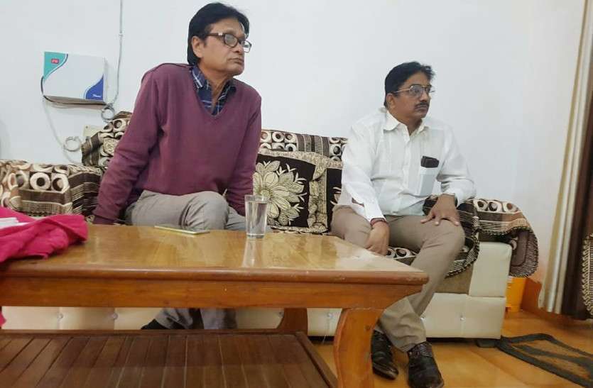 latest ACB news ACB ने दो लाख की रिश्वत लेते रंगे हाथों पकड़ा, अभनपुर नगर पंचायत के दो अफसर सस्पेंड